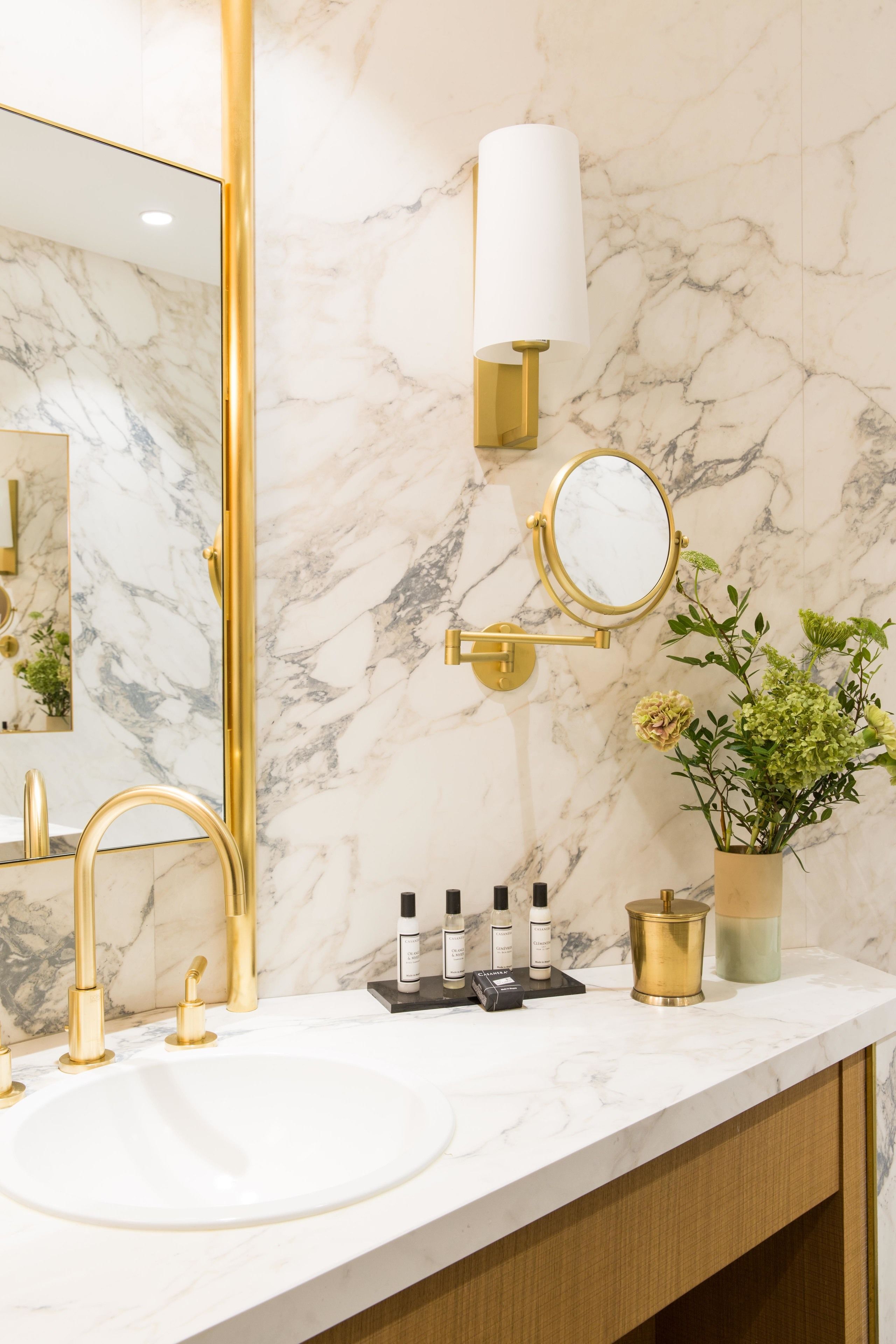 combined shower/bathtub, hair dryer, bathrobes, slippers