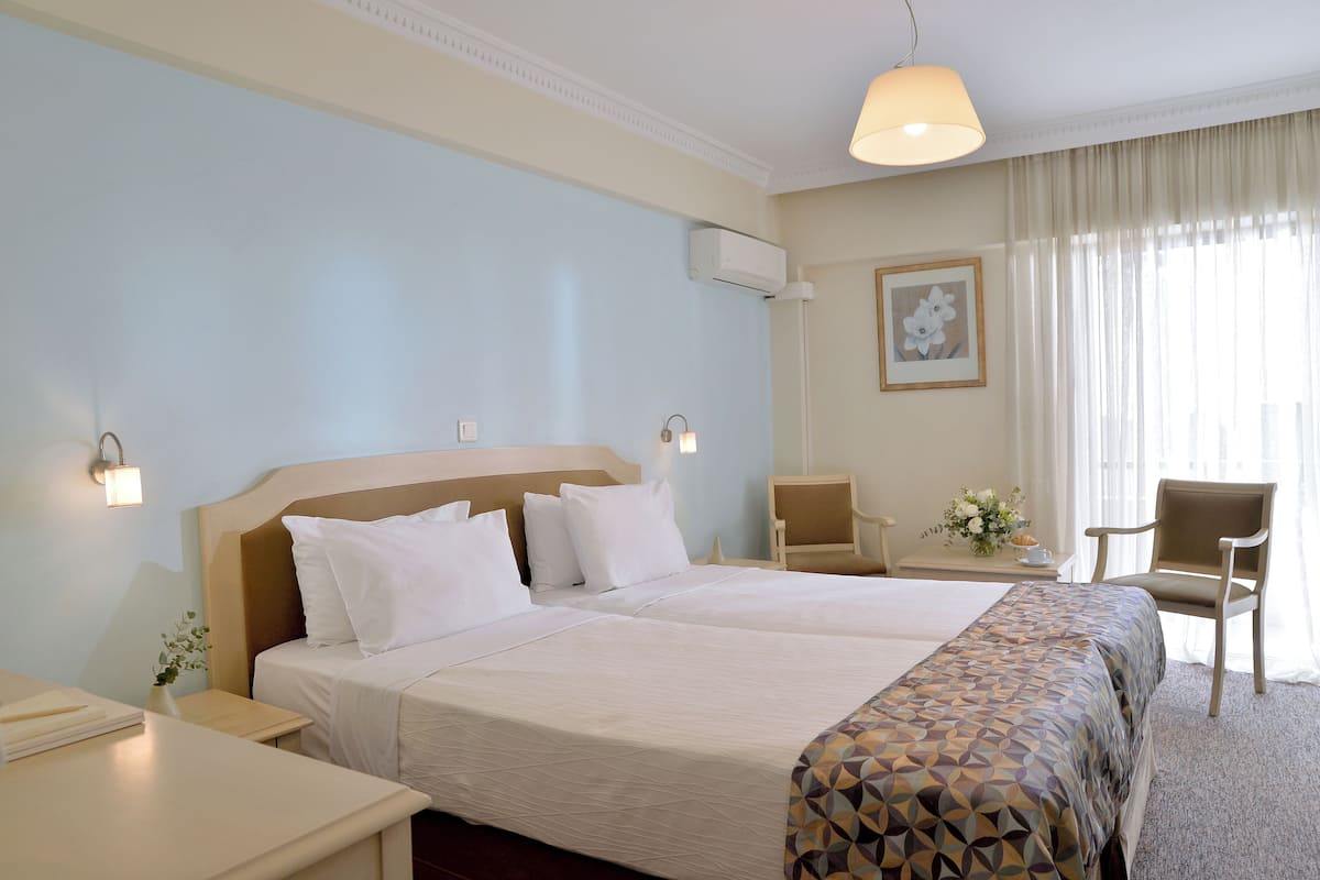 Classic Room | Minibar, in-room safe, desk, free WiFi