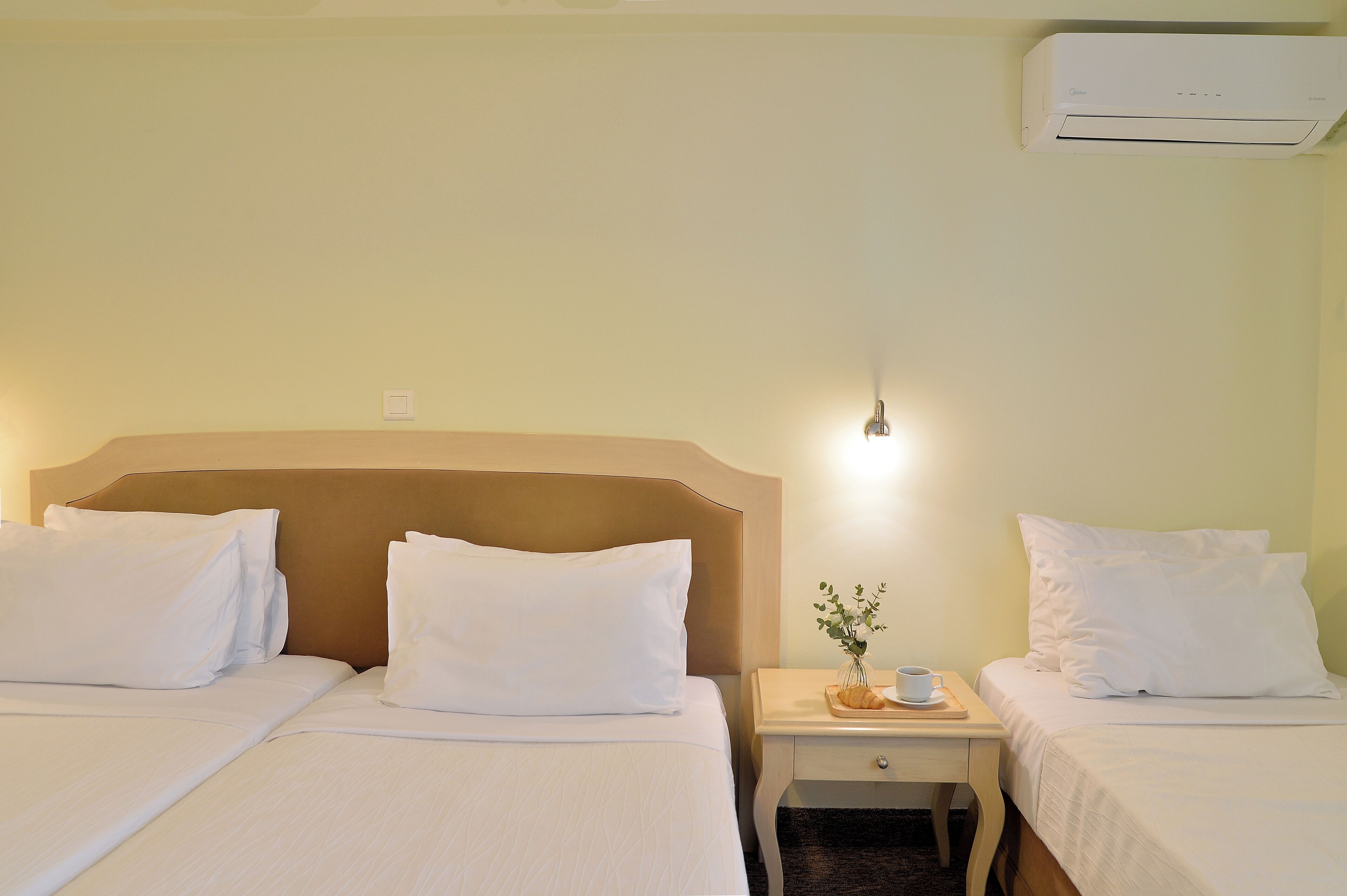 classic triple room | minibar, in-room safe, desk, free wifi