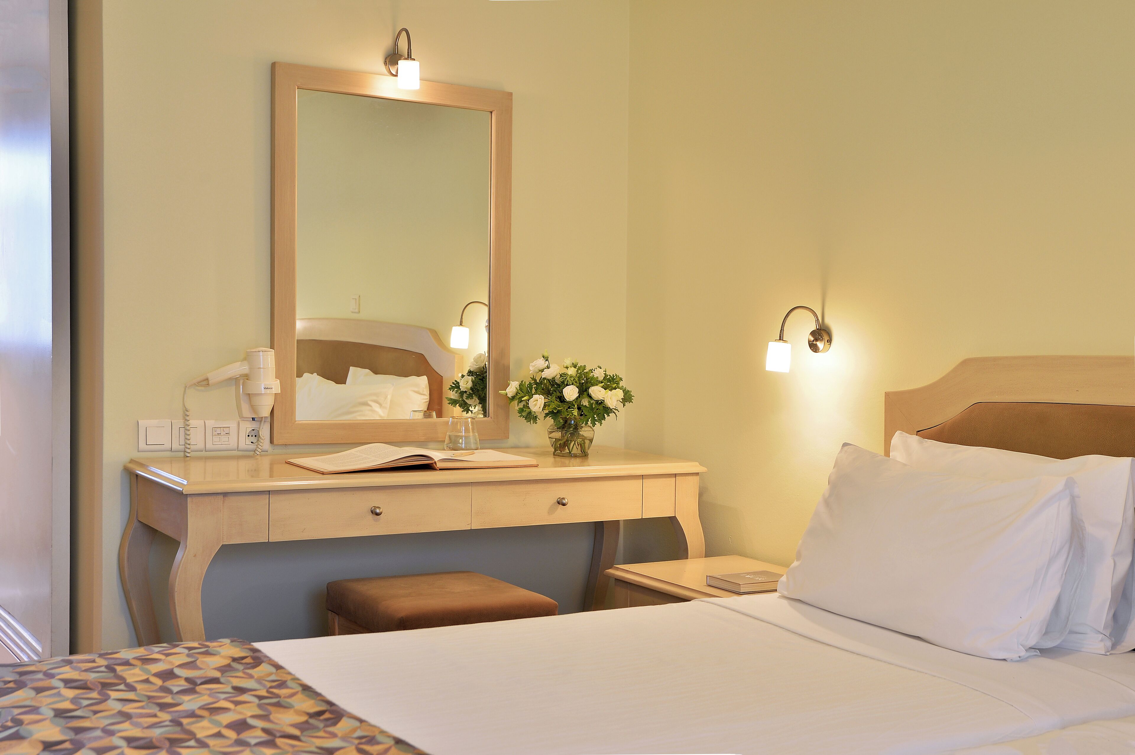 classic triple room | minibar, in-room safe, desk, free wifi