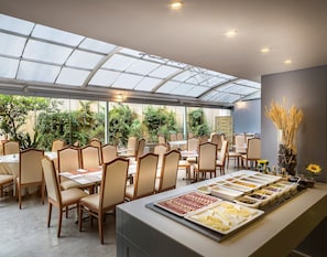 Free daily buffet breakfast