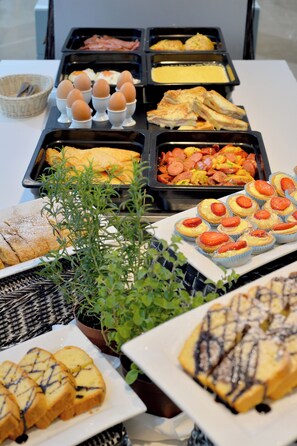Free daily buffet breakfast