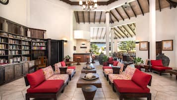 Coin salon dans le hall