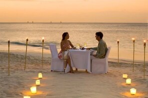 2 restaurants, breakfast, lunch, dinner served; international cuisine