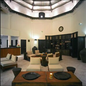 3 bars/lounges, swim-up bar, poolside bar