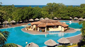 3 outdoor pools, sun loungers
