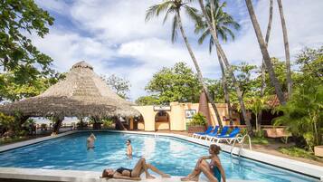 3 outdoor pools, sun loungers