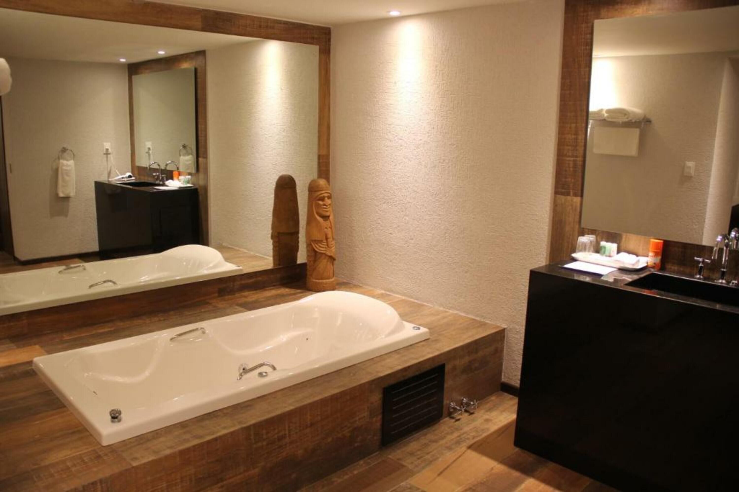 deluxe room | private spa tub