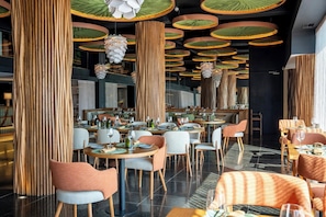 5 restaurantes; se sirven comidas