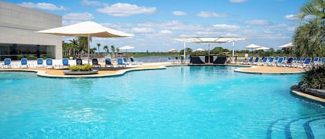 2 piscinas al aire libre, sombrillas, sillones reclinables de piscina