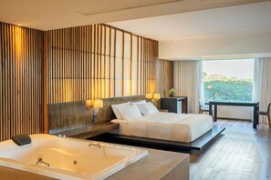 Suite junior, 1 cama King size, vista al río | Minibar, caja de seguridad en la habitación y escritorio
