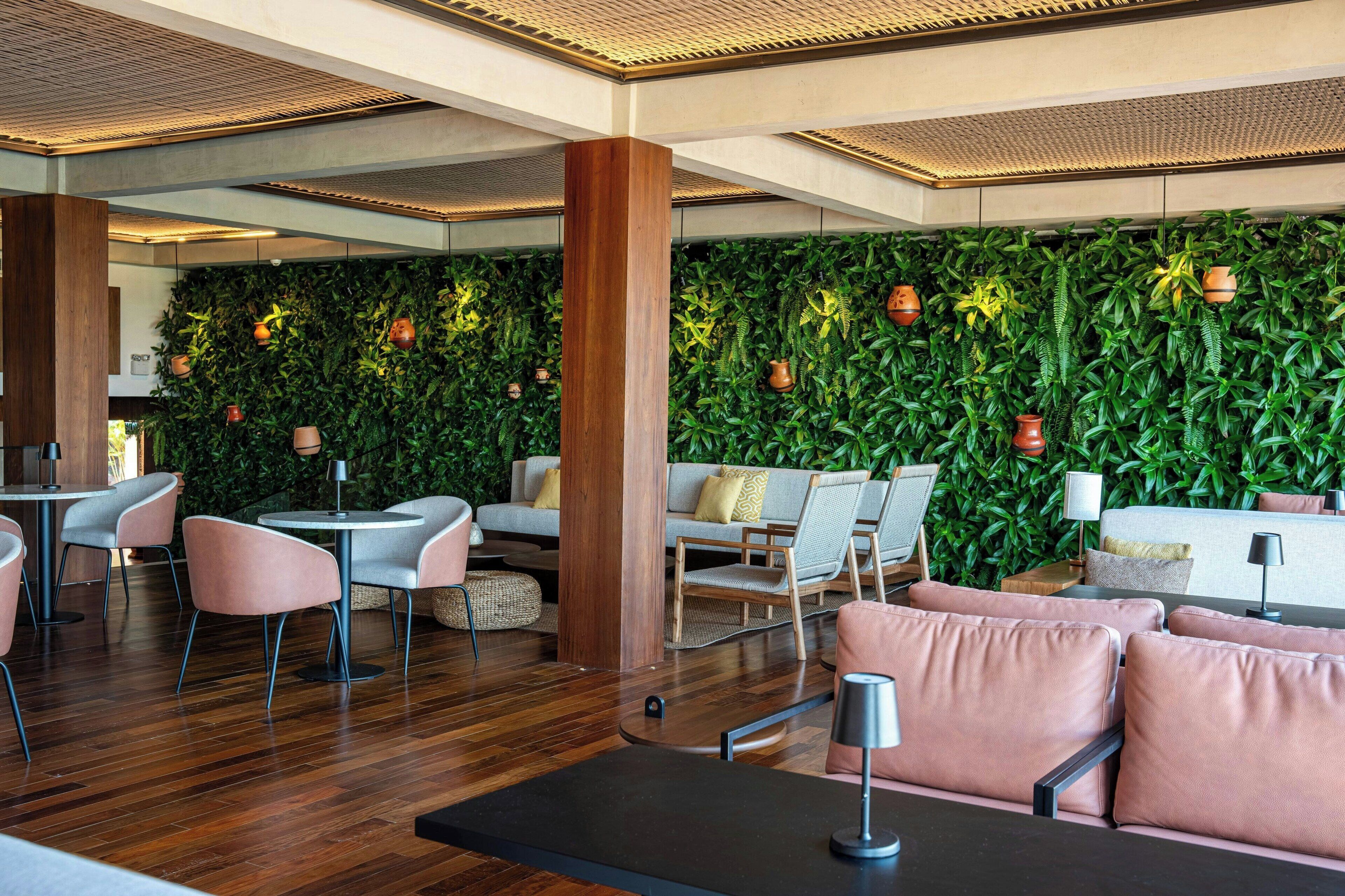 5 restaurants, lunch served