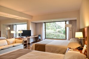 Quarto casal superior, vista para o jardim | Vista do quarto