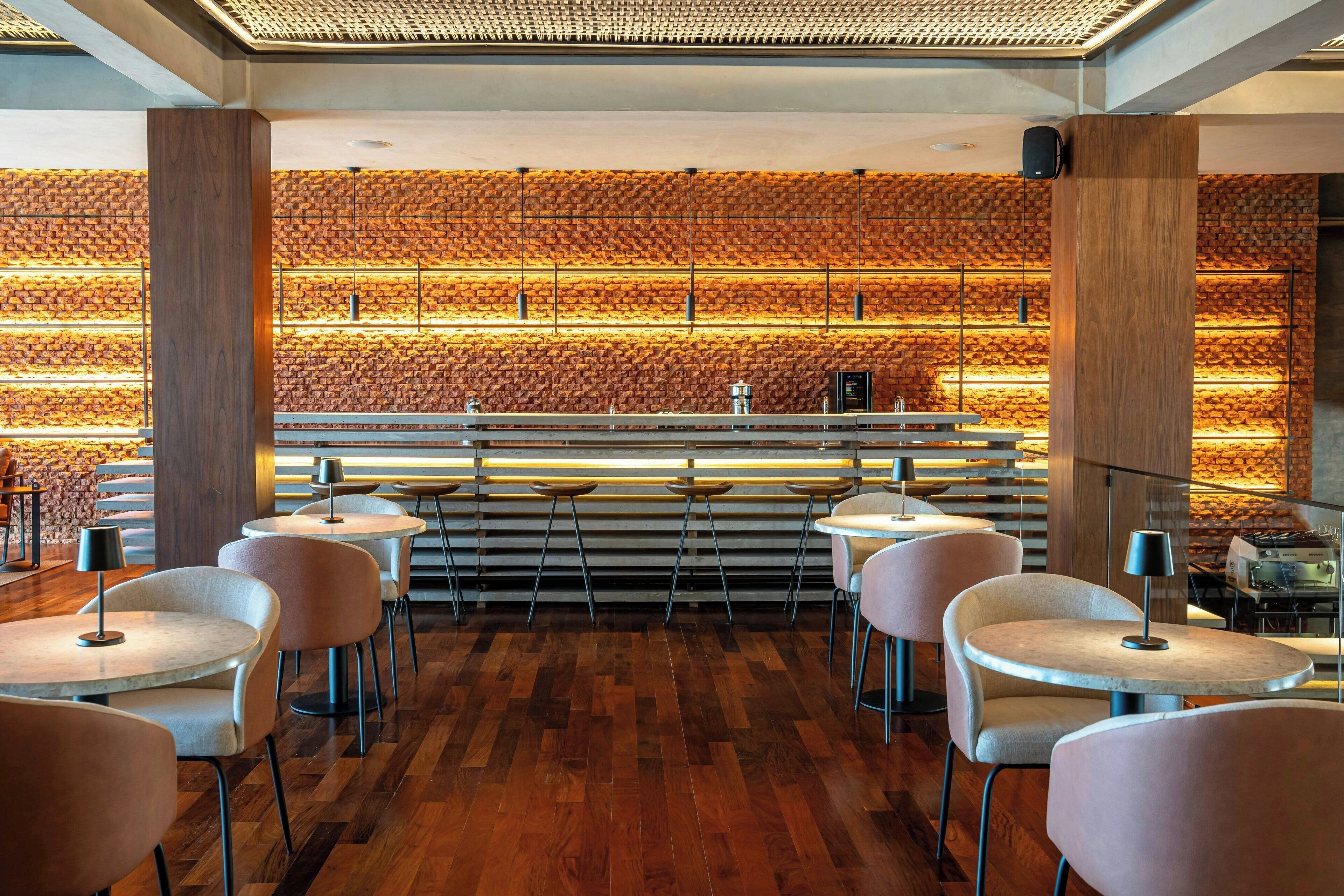 5 restaurants, lunch served