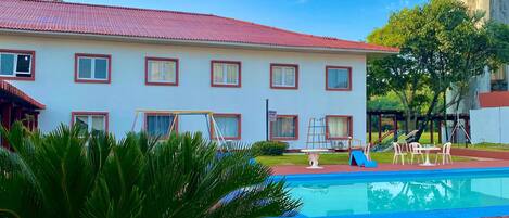 32-inch LCD TV with cable channels, TV