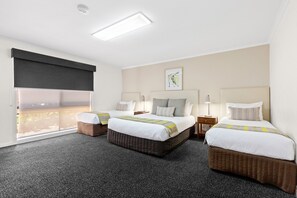 Suite familiar, 2 habitaciones | 1 habitación, camas con pillow-top y tabla de planchar con plancha 