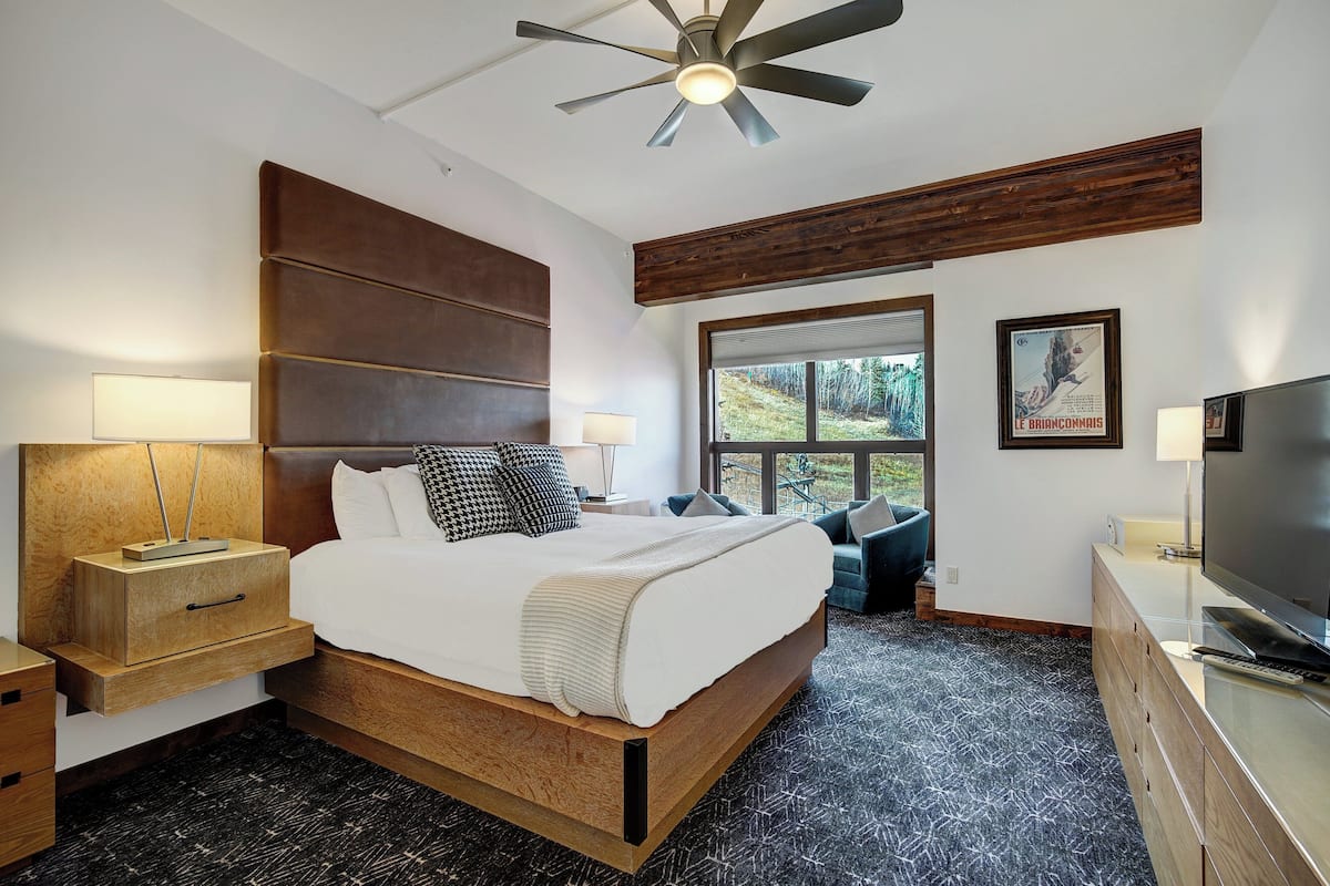 Condo, 2 Bedrooms