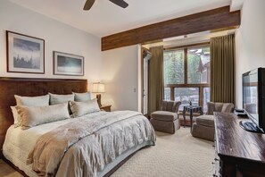 公寓客房, 2 間臥室 | 房內夾萬、書桌、遮光窗簾/窗簾、熨斗/熨衫板