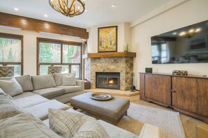 Condo, 2 Bedrooms | Living area