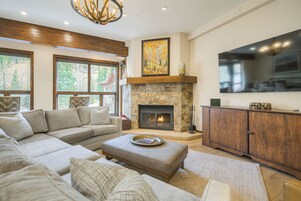 公寓式客房, 2 间卧室 | 起居区 | 平板电视