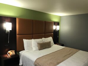 Desk, iron/ironing board, free WiFi, bed sheets - Inn at Portland (Portland)