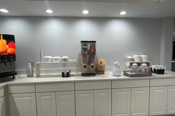 Free daily continental breakfast