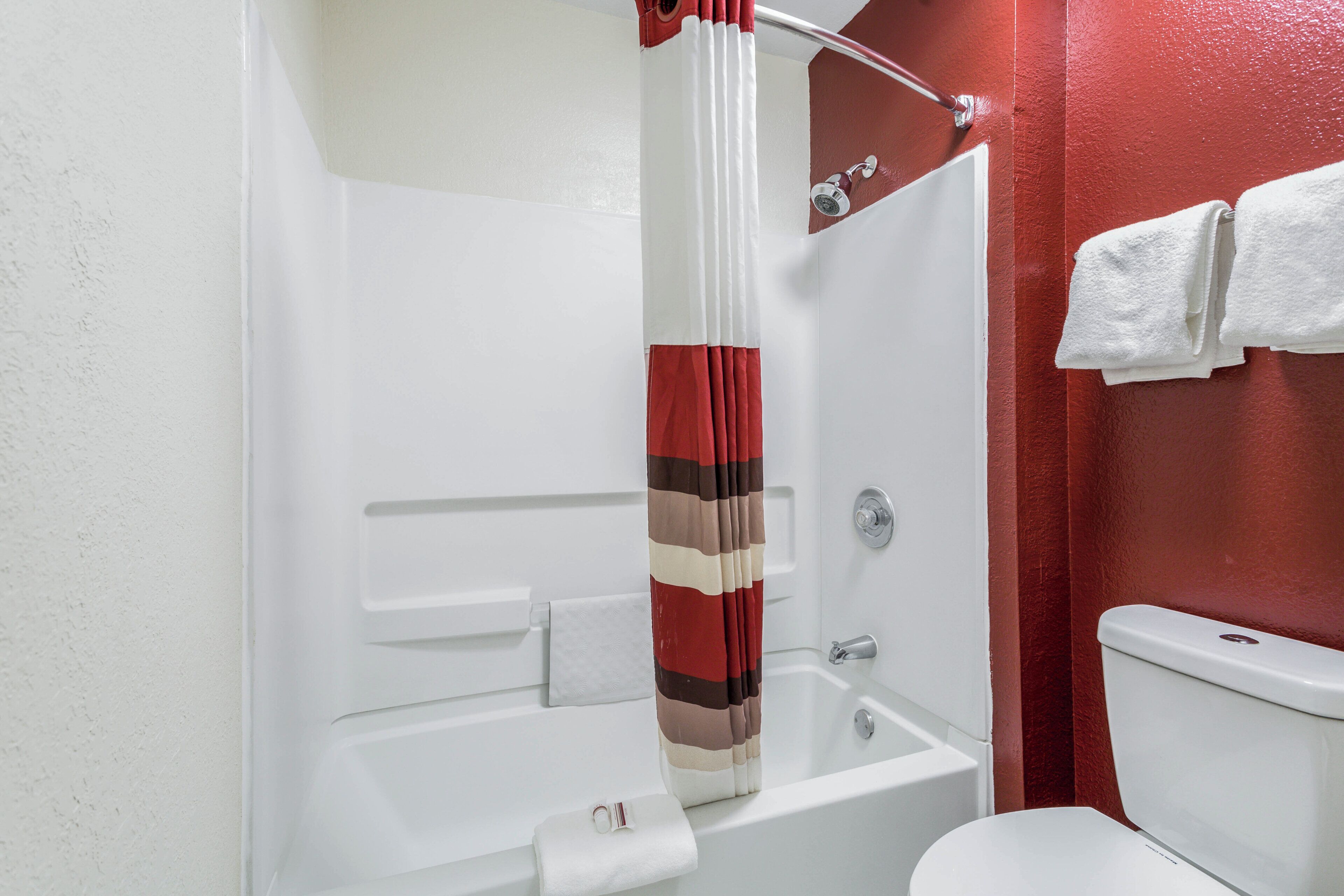 Amenidades de baño ecológicas, secadora de cabello, toallas 