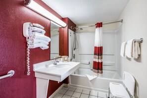 Deluxe Room, 1 Queen Bed, Accessible (Smoke Free) | Bathroom