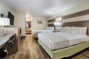 In-room safe, desk, iron/ironing board, cribs/infant beds - Americas Best Value Inn Columbus, TX (Columbus)