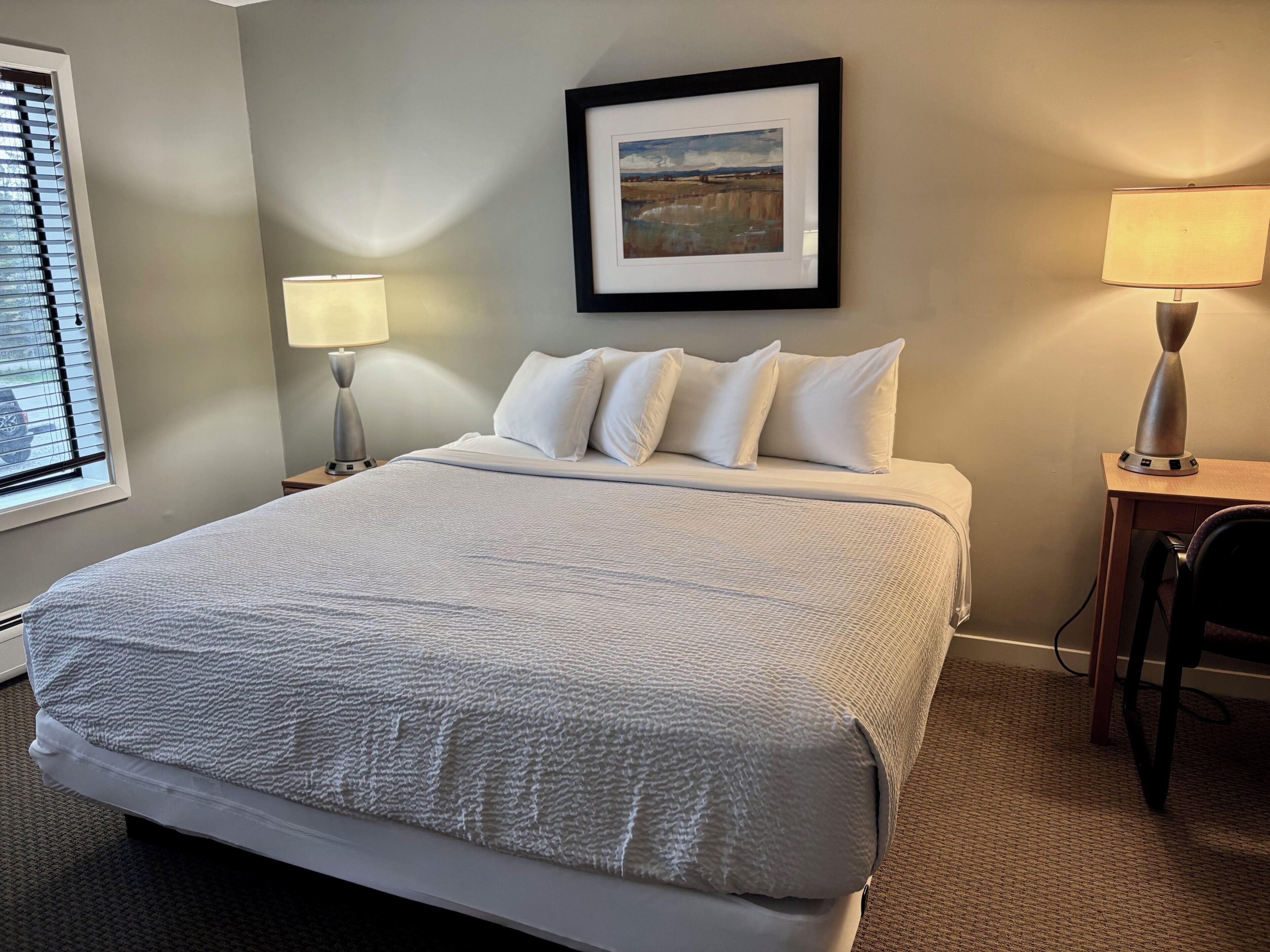 Standard Room, 1 King Bed | Iron/ironing board, free WiFi, bed sheets