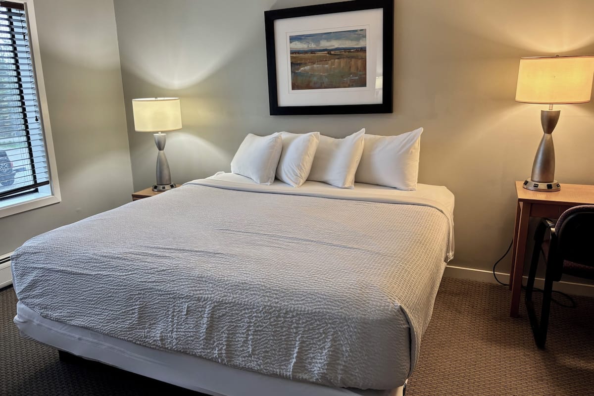 Standard Room, 1 King Bed