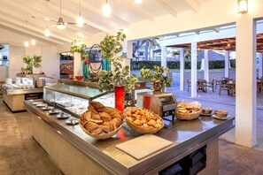 4 restaurants, breakfast, lunch, dinner served; international cuisine