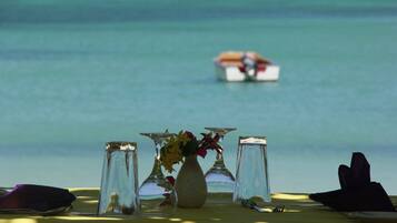 Breakfast, lunch, dinner served; Caribbean cuisine