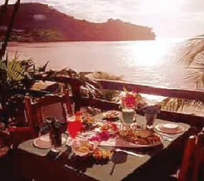 Breakfast, lunch and dinner served - Gem Holiday Beach Resort (St. George's)