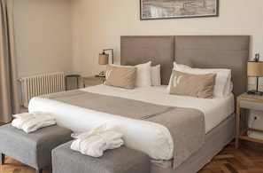Hochwertige Bettwaren, Daunenbettdecken, Pillowtop-Betten, Minibar
