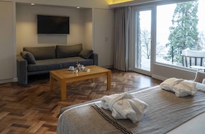 Premium bedding, down duvets, pillow-top beds, minibar