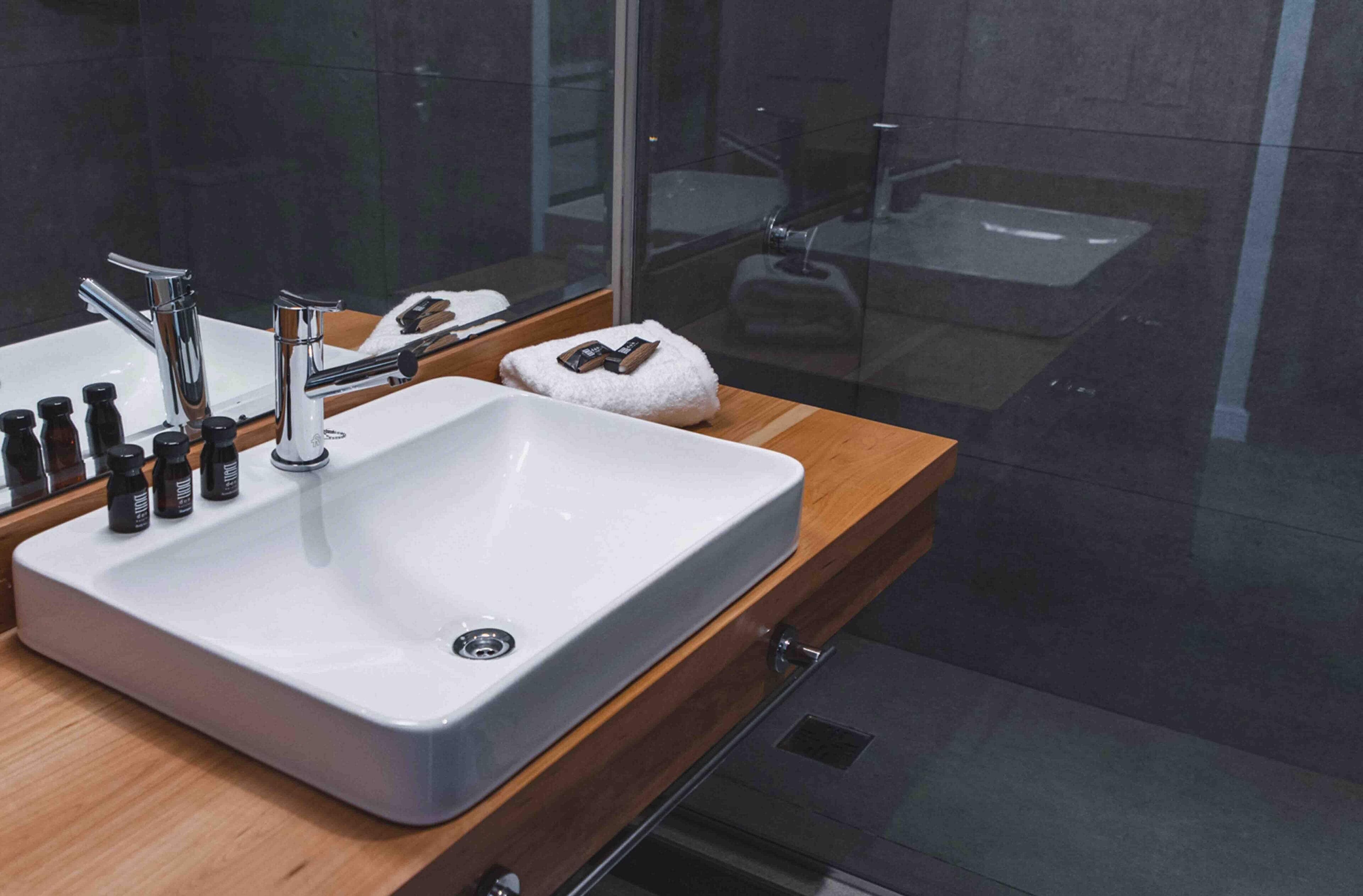 shower, rainfall showerhead, free toiletries, hair dryer