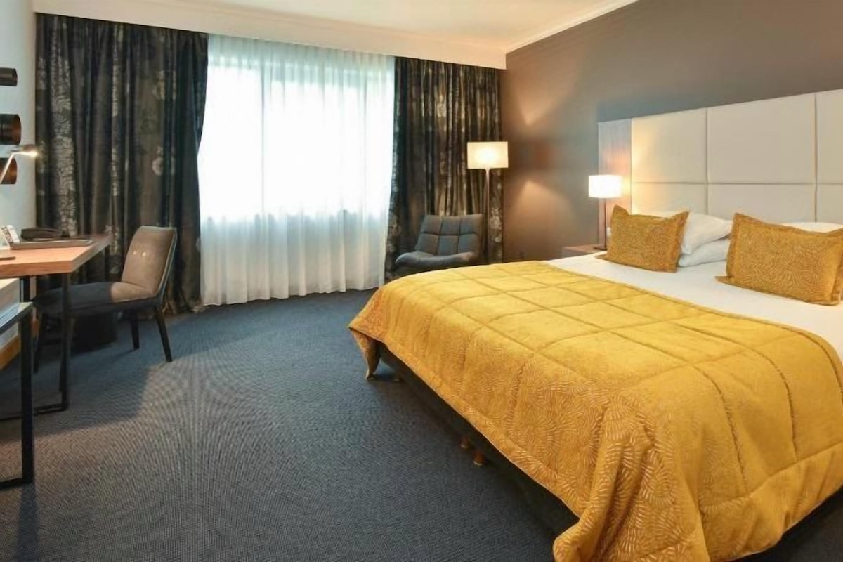 Minibar, in-room safe, desk, blackout drapes