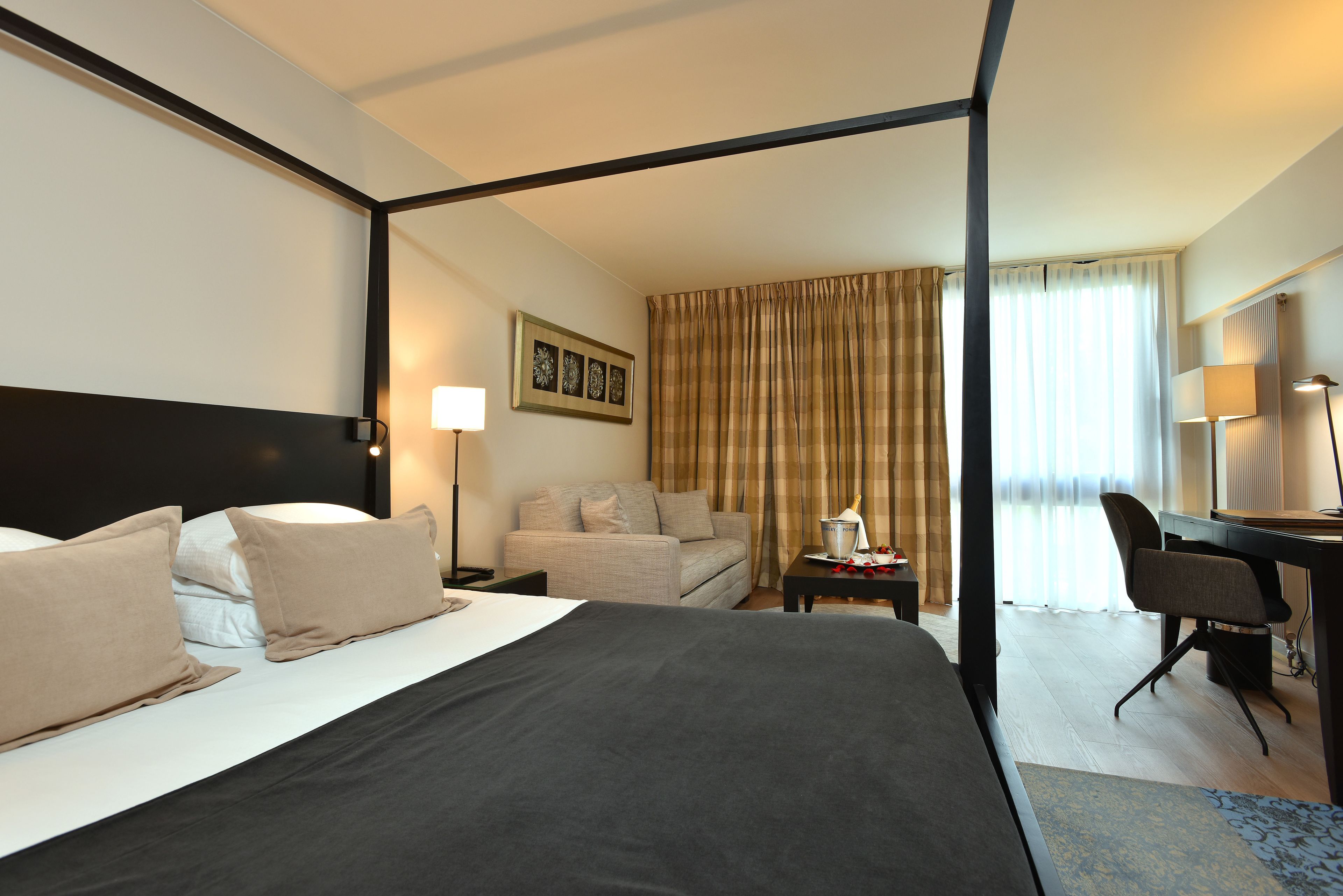 executive double room, lake view, lakeside | 1 bedroom, minibar, in-room safe, desk