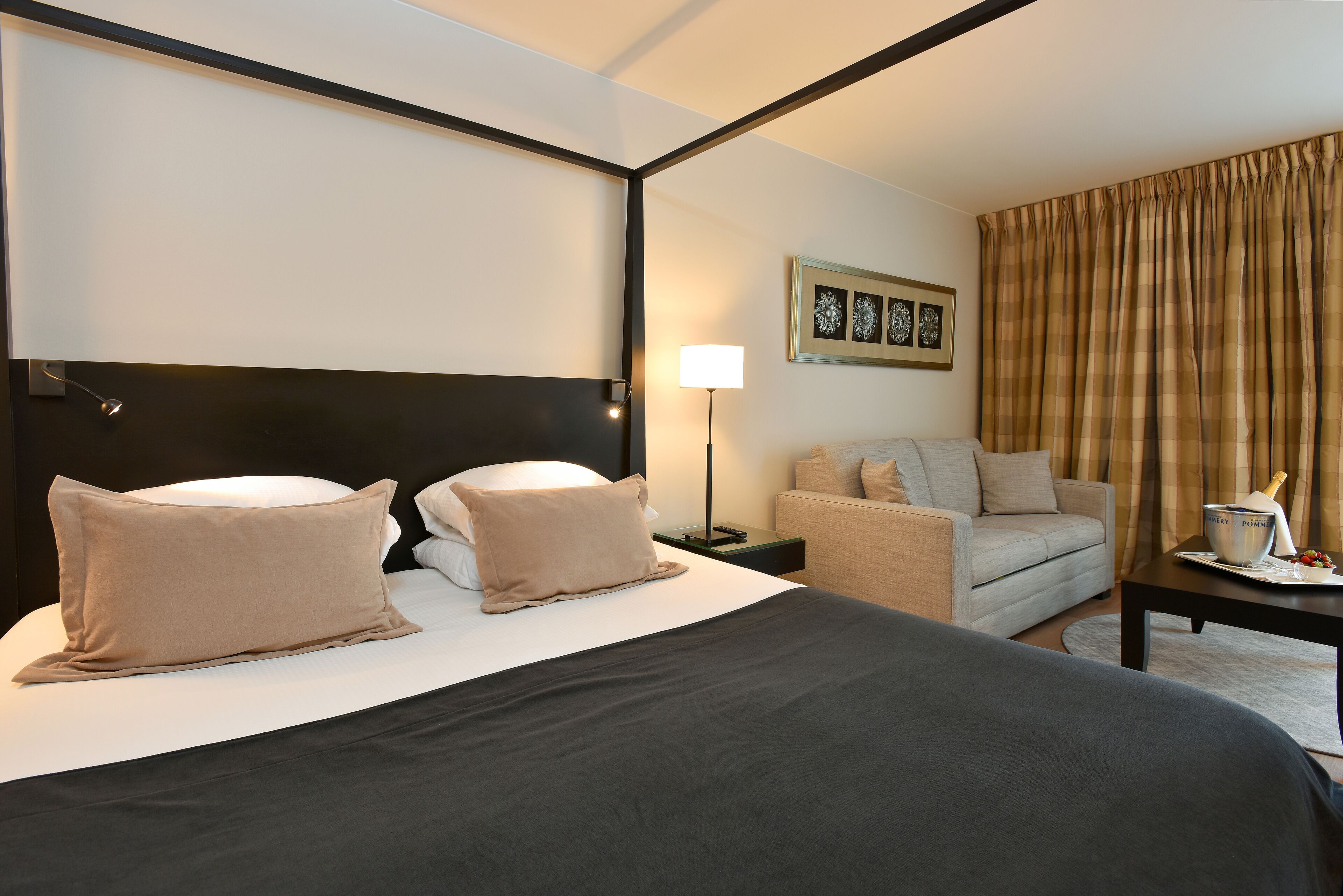 executive double room, lake view, lakeside | 1 bedroom, minibar, in-room safe, desk