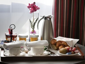 Daily buffet breakfast for a fee