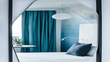 Standard Room, 1 Double Bed | In-room safe, desk, blackout curtains, soundproofing