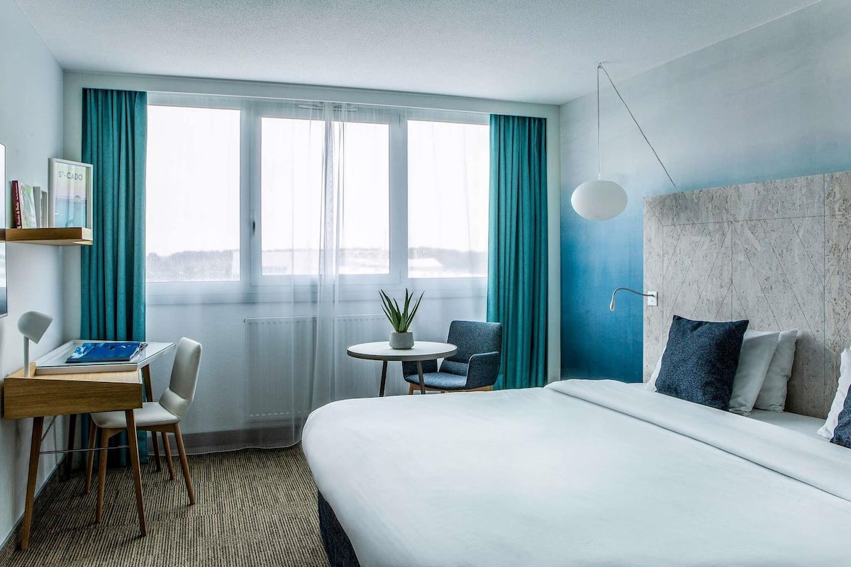 Chambre Standard, 1 lit double | Coffre-fort, bureau, rideaux dâobscurcissement, systĂšme dâinsonorisation