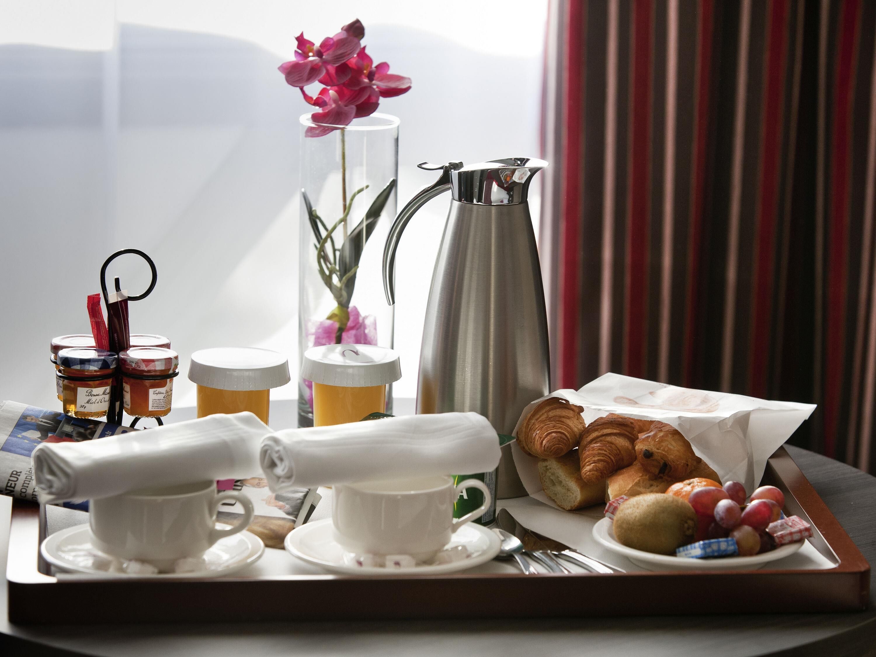 Daily buffet breakfast (EUR 20 per person)