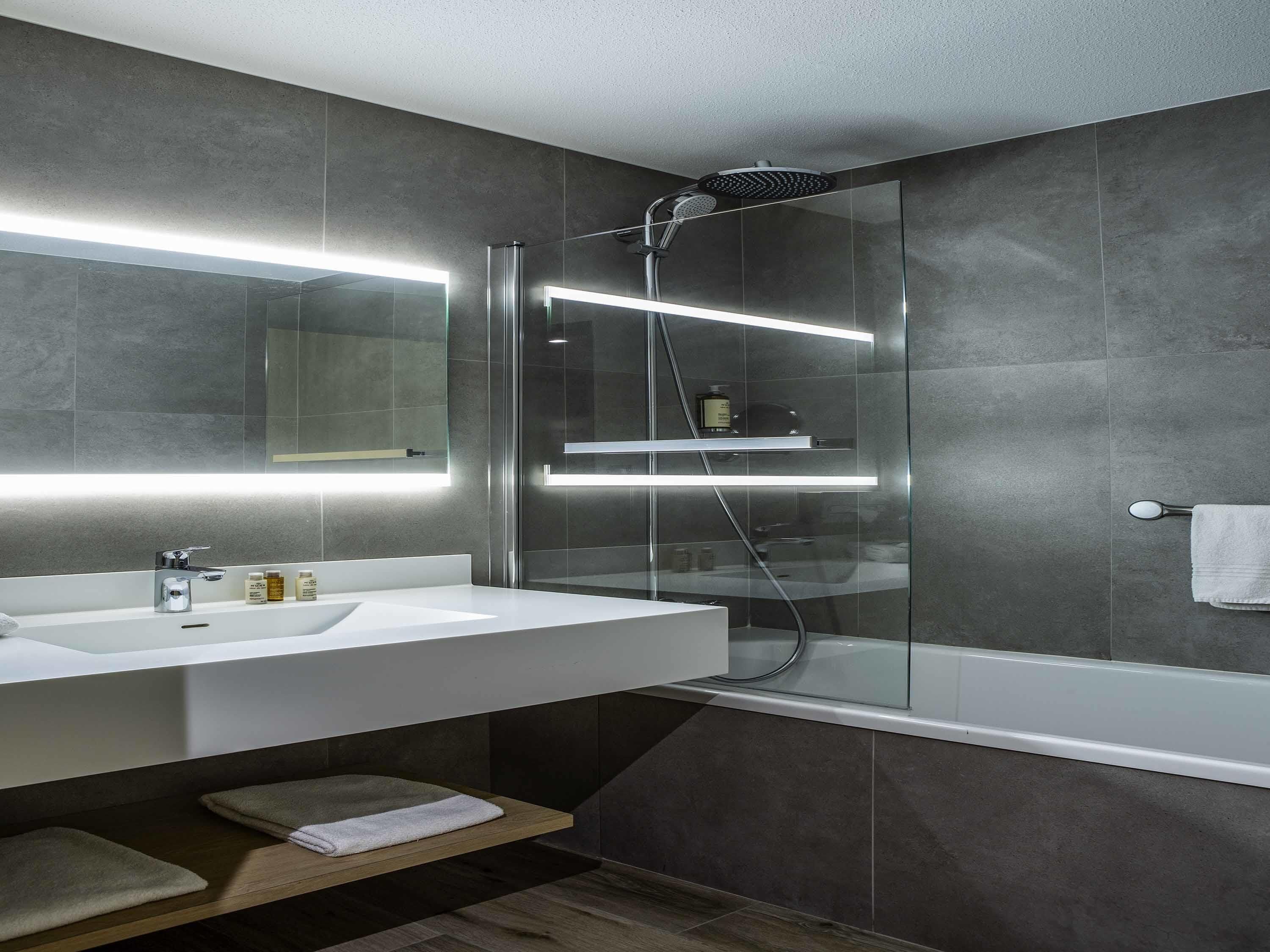 junior suite, 1 double bed | in-room safe, desk, blackout curtains, soundproofing