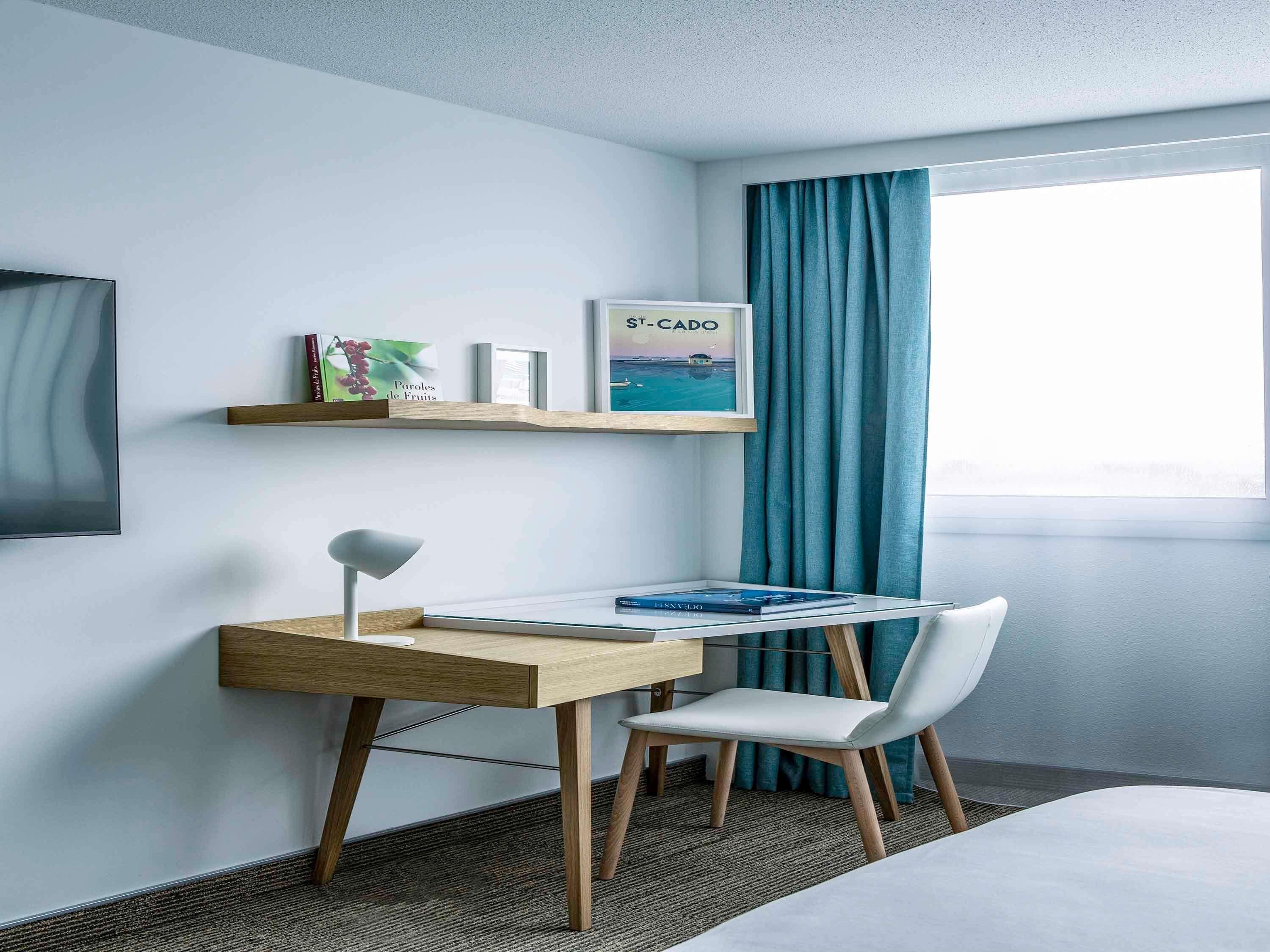 standard room, 1 double bed | in-room safe, desk, blackout curtains, soundproofing