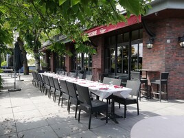 Lunch and dinner served, French cuisine