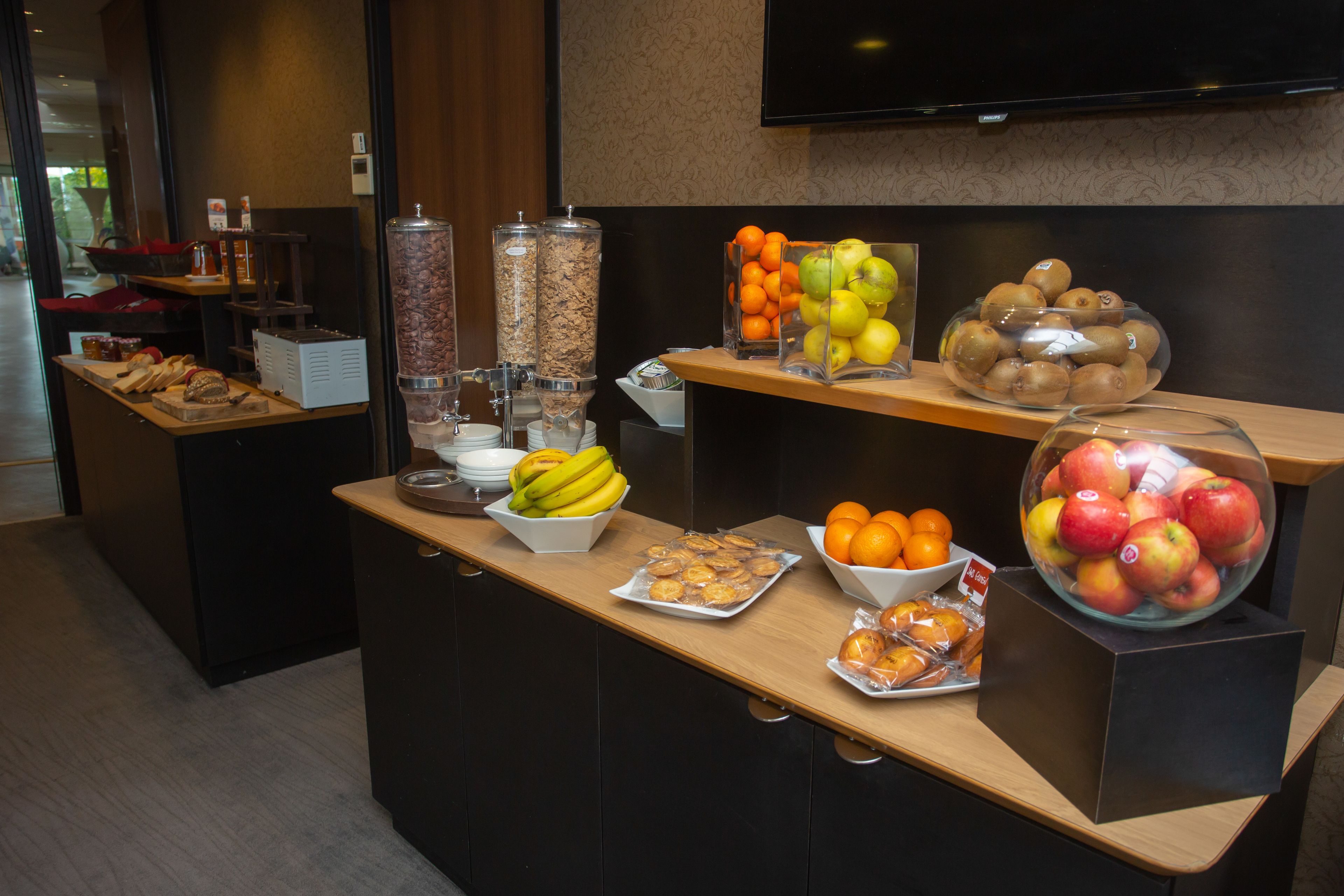 daily buffet breakfast (eur 17 per person)