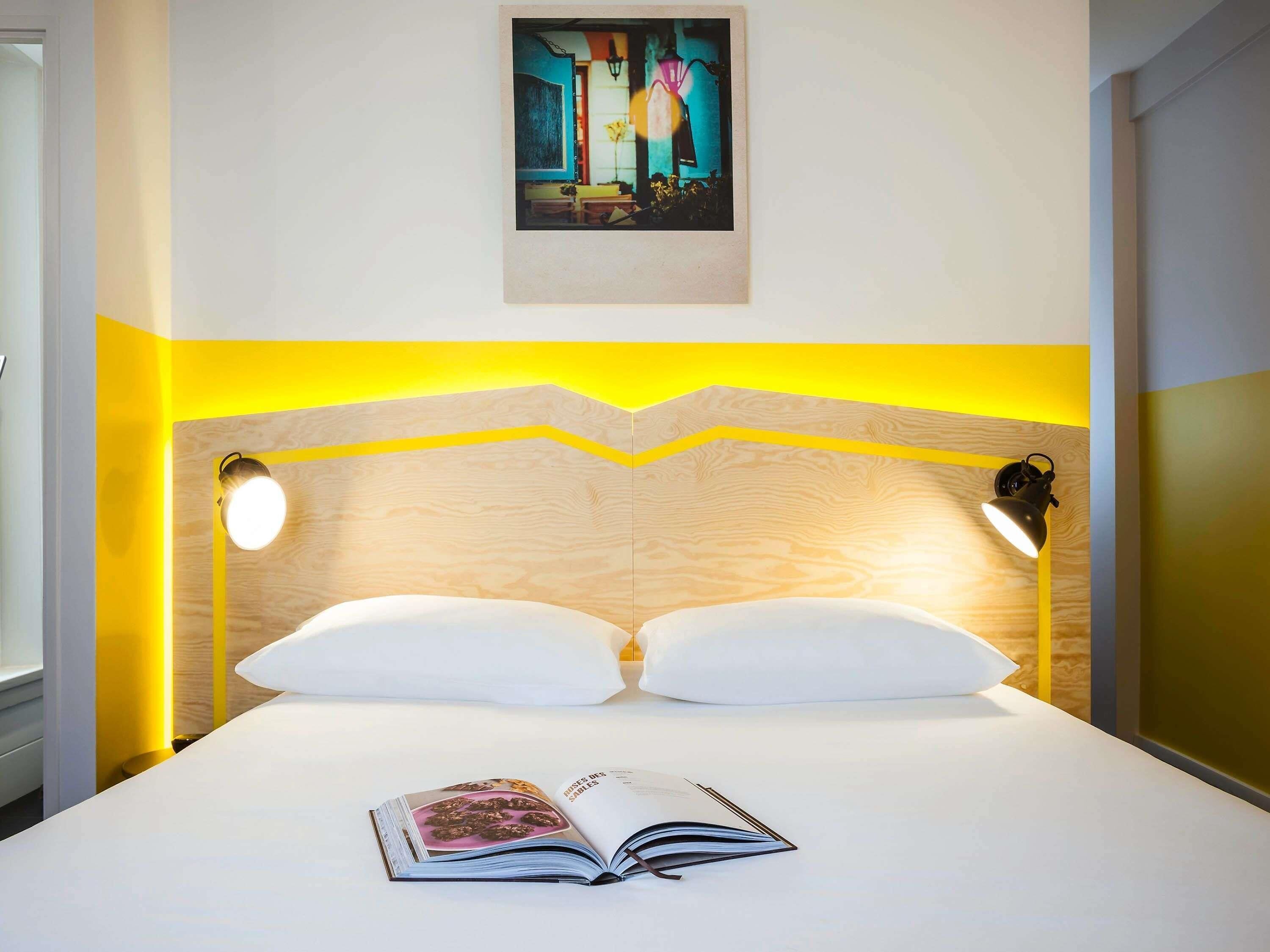 Ropa de cama de alta calidad, escritorio, cortinas opacas