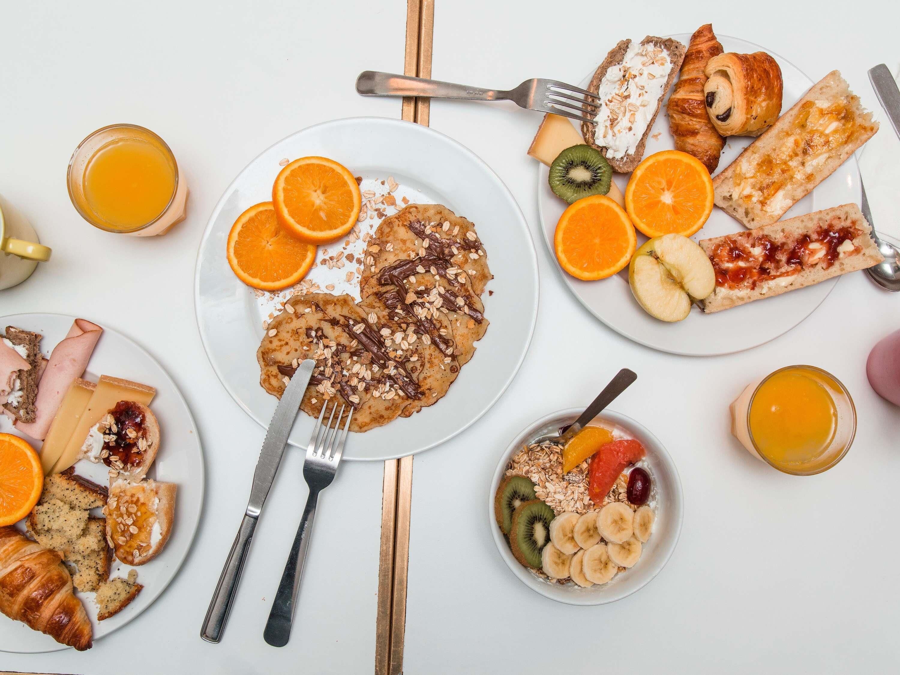 daily buffet breakfast for a fee